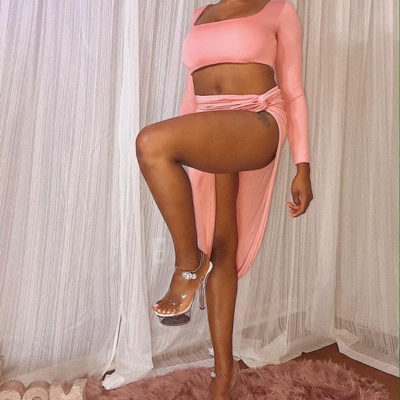 Two piece set - Picture 2 of 3